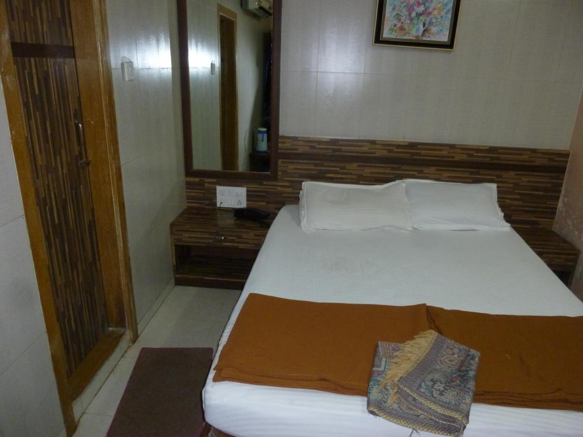 Hotel Orient Palace Mumbai Exterior foto