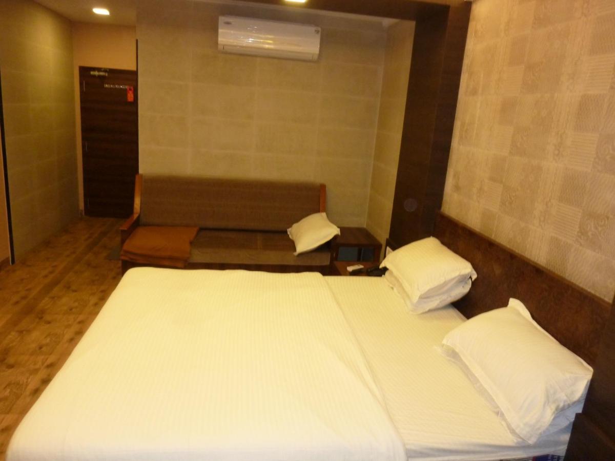 Hotel Orient Palace Mumbai Exterior foto